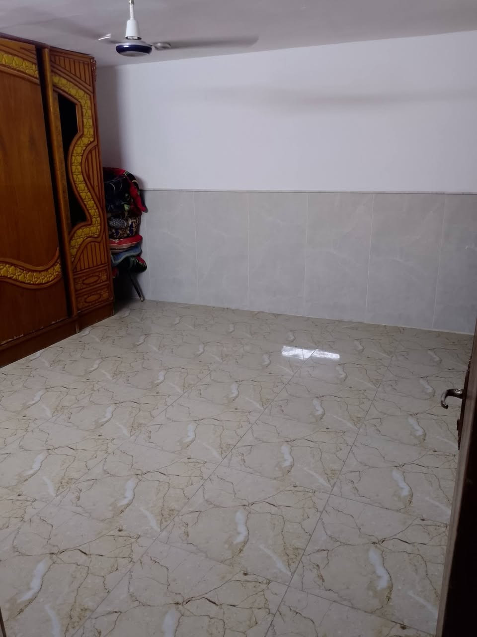 سلام عليكم 
دار للبيع 100متر الواجهة 10 ونزال 10 زراعي لبيت 
العنوان الحبيبيه شارع السجه قرب مطعم سلام 
للاستفسار الاتصال على الرقم *********** السعر 68 وبي مجال
