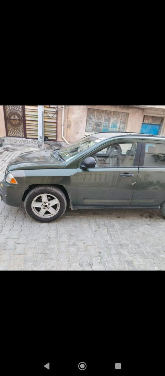 سلام عليكم
جيب كومبارس  مديل 2007 
السياره ابلادي كله شغال تبريد ثلج  نضيفه 
 4جام او تماتيك 
محرك بلادي 4 سلندر حجم 2400
رقم بغداد تحويل ثاني يوم سعره 65

***********
