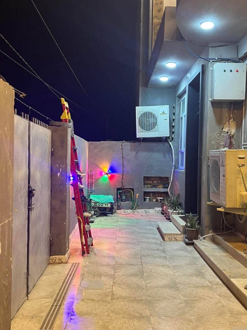 دار المساحه ١٢٠ الواجهه ١٢ في ١٠ بناء ٢٠٢٦ قبل ايام كمل 
يحتوي على ٣ غرف نوم واستقبال وكلدور و٣ مجمع صحيات 
بناء درجه أولى العنوان شارع ٨٠ قرب الاستداره مال حي العسكري  الاستفسار ***********السعر ١٥٥
