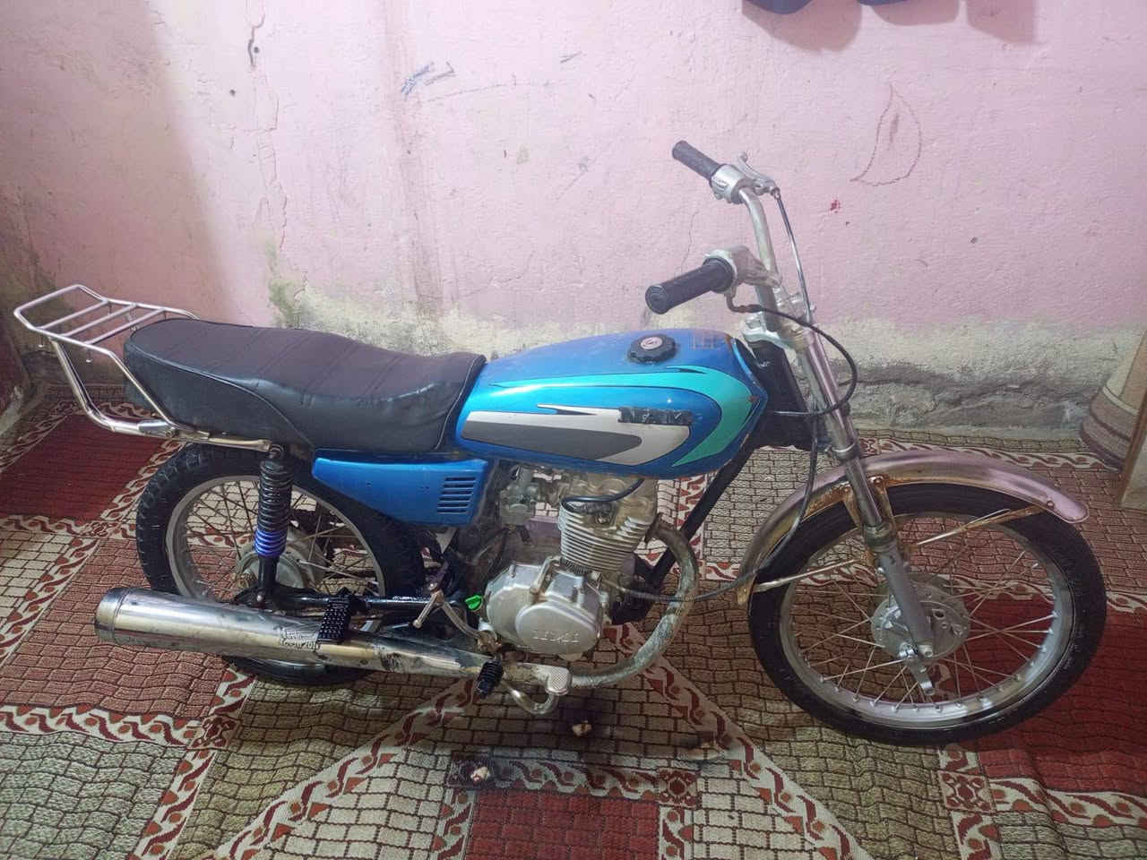 سلام عليكم دراجه نامه شغاله بس بيه صوت بل مكينه مادري فيلسه سعره 250 وبيه مجال مكاني  الهارثه رقم ***********
