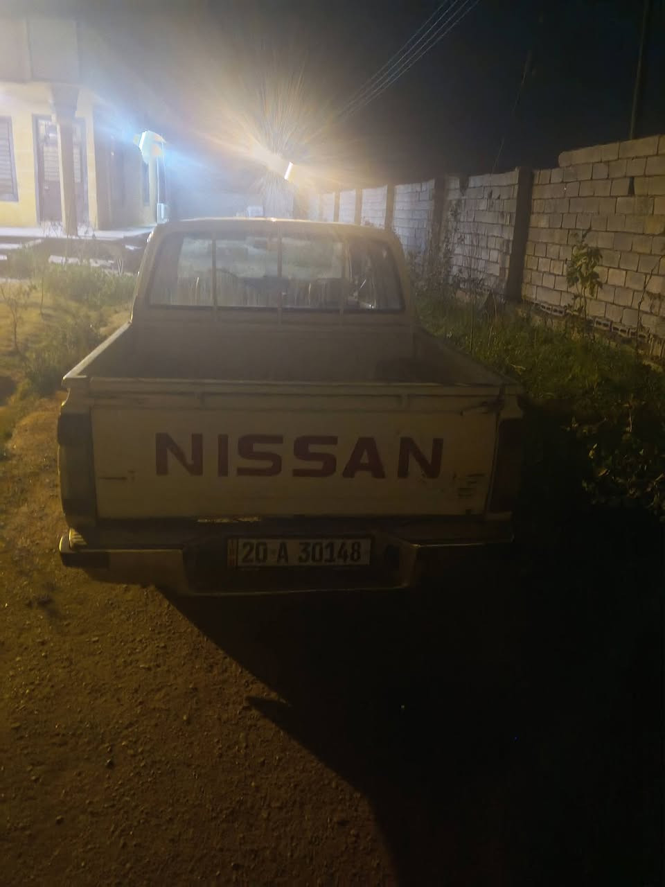 سياره نيسان
محرك ولكير ونچي بل باكيت 
رقم انكليزي ديالى 
رقم الهاتف. ***********
سعرها ع خاص وبيها مجال
