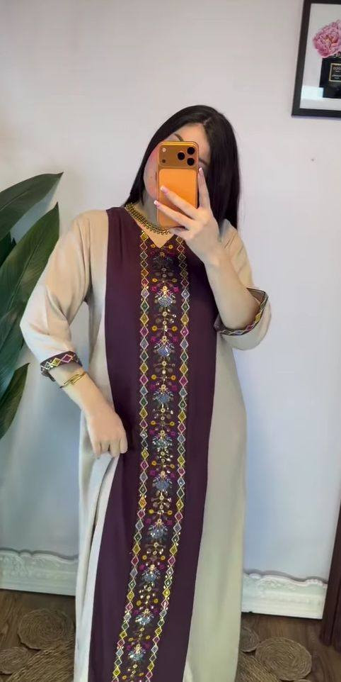 متوفر دشداشة كشمير بكل القياسات تطريز كامل 
السعر بس 15000


**إذا كنت صاحب هذا الإعلان وتريد حذفه لأي سبب، رجاءا أرسل رسالة إلى الدعم الفني**