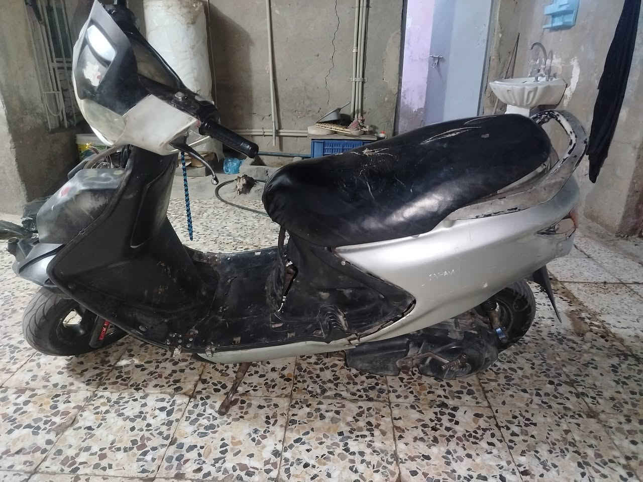 دراجه لبيع فراشه كله شغال هندر وسلف  مجفته صالي خمس ايام من جفتته كله جديد عوزه بس كور دراجه حلوه ونضيه أوراق اصولي سعر 300 وبيه مجال

***********

ميسان المجر الكبير
