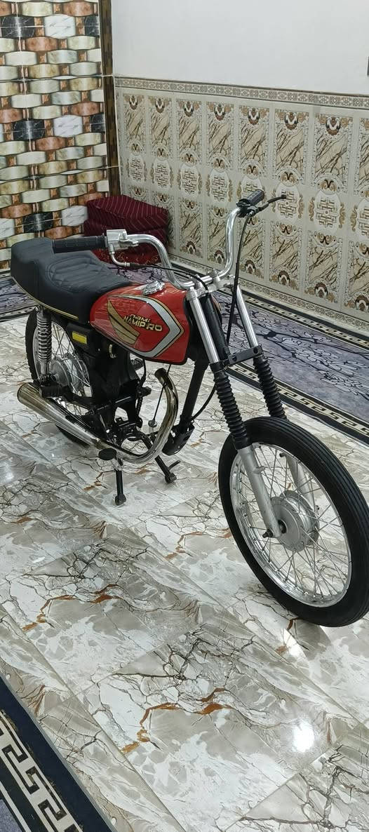 سلام عليكم تعميره للبيع هيه والشاصي كلك سعر 375 وبيها مجال بس جيب محرك وشد مكان ناصريه بين الشطره والغراف ***********
