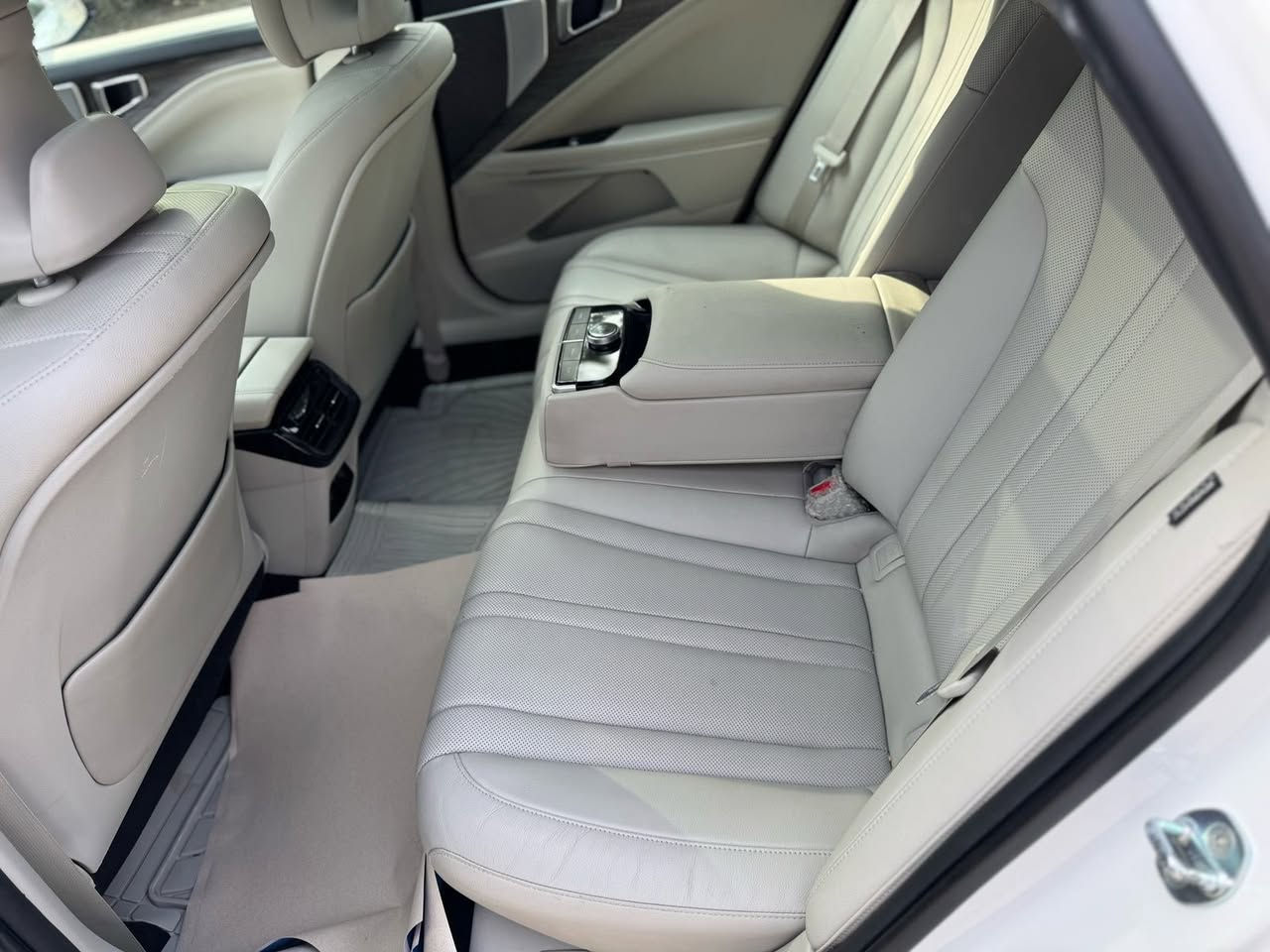 سلام عليكم
سلام عليكم 
سيارة 🚘 كاتنزا K8 
موديل 22
خليجي وكاله دوليه سياره نضيفه اومكفوله 
ماشيه 70 الف 
مواصفات فووول الاخير vip 
كشنات تدفئه تبريد
تحكم من الخلف الئ الامام  ⚡️ 
 بردات خلفيه
كامرتين خلفيه 
حساسات امامي اوخلفي اوجانبي 
ويل كروم 20 انج 
كير مووس 
جنطه كهرباء تفتح عند الاقتراب 
اوبيه بعد هووواي مواصفات 
ملاحضه السياره بيه بارد علئ كد اصبع بل البنيد اوبارد جاملغ خلفي هم كلش خفيف 
 السعر 25 الف  دولار 💵 🔥التواصل واتساب او رقم الهاتف *********** 
وبخدمت الطيبين ♥️
