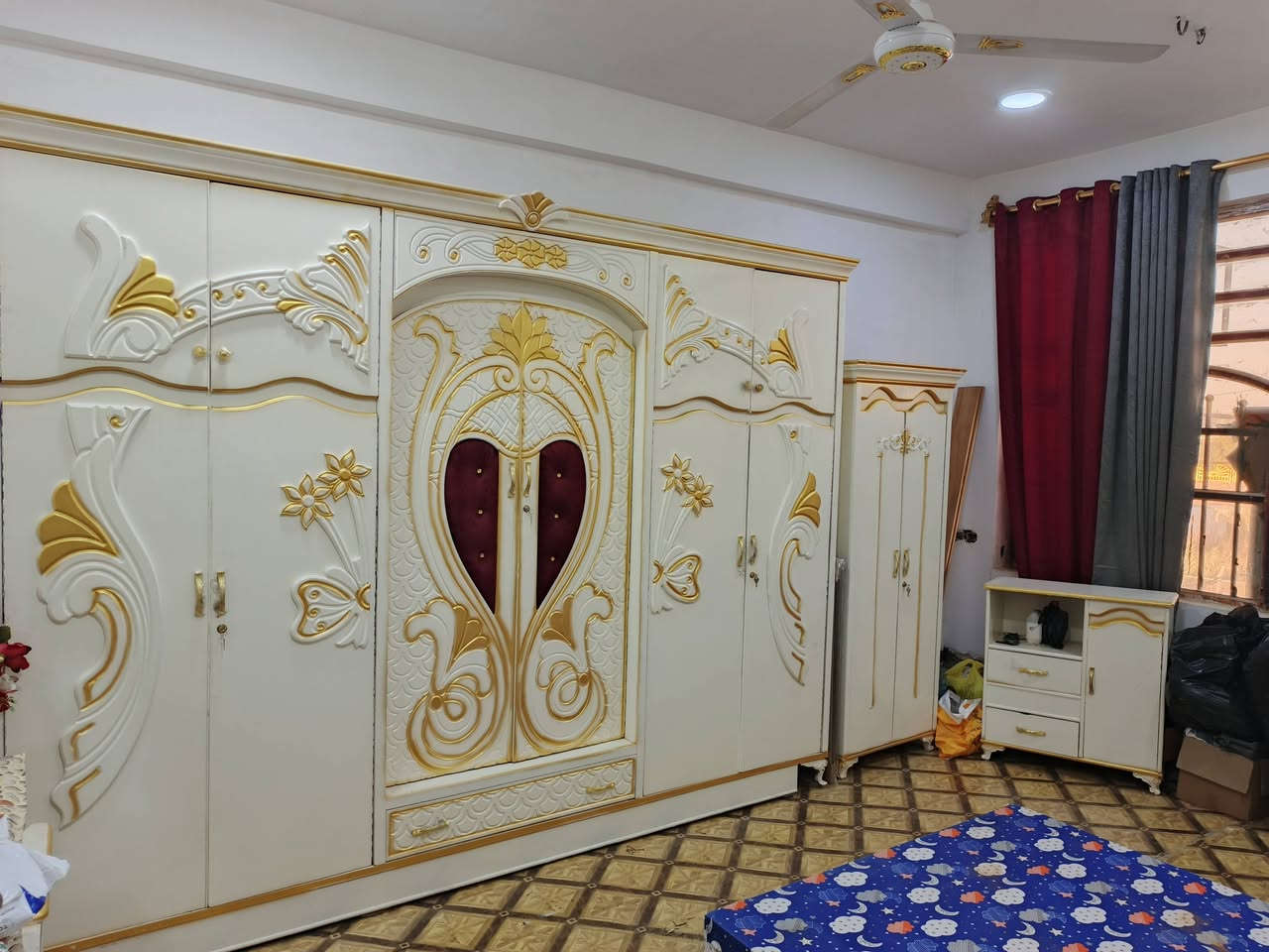 السلام عليكم ورحمة الله وبركاته
1- غرفه اخشاب جديده 
2- ما مستخدمه 
4- عنوان بغداد المحموديه حي بدر 
5- رقم الهاتف***********  
6- رقم الهاتف *********** مراسله ع واتساب
