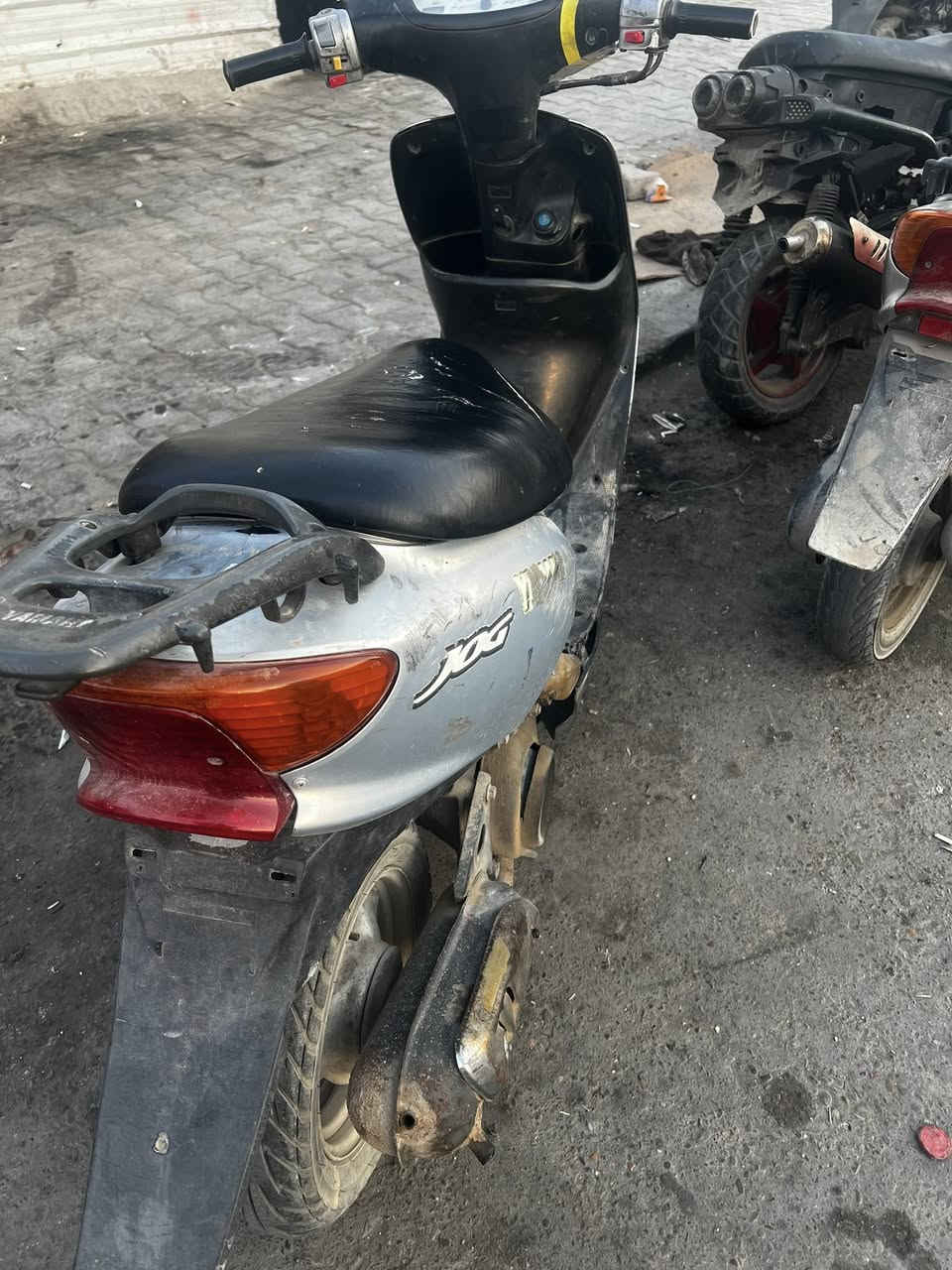 سلام عليكم دراجه60 عصفوريه شغاله كلشي بس دشبول امامي يرادله محركها كلش حلو كلشي شغال بيها بس دشبول امامي دراجه وصخه ومتروكه لا اكثر مكاني غزاليه سعرها(175) وبيها مجال قليل
***********
