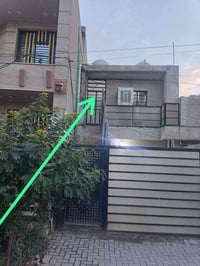 دار طابق ثاني للايجار يحتوي على غرفة النوم كبيرة واستقبال وملحقاته.. م...