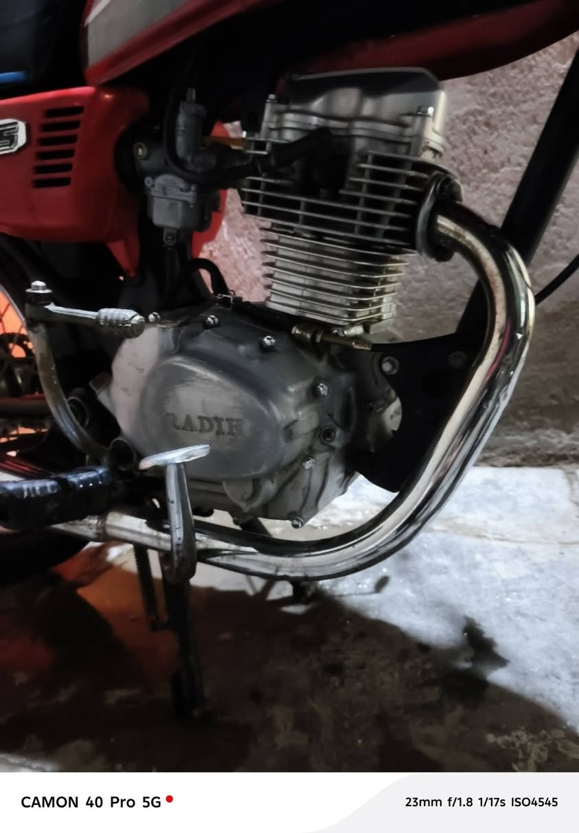 سلام عليكم دراجه للبيع ارشه 2014اوراق أصولي مكينه مفتوحه مبدل بوشه وبستم وولفات مكان كوت شارع النفط سعر 550وبيه مجال الطيبين خاص مغلق *********** والمو شراي لا يتعبني تره يجي رد مزين 😅
