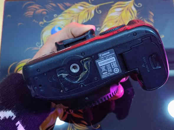 كانون 7D mark ii
نضاف 95% موضح كلشي ب صور 
ملحقات كامله جنطه او شاحنه او بطاريه 
وياه عدسه رياضيه 70-300 الترى سونك رنك ذهبي ستبلايزر 
مكاني كربلاء  توصيل متوفر 
واتساب ***********
