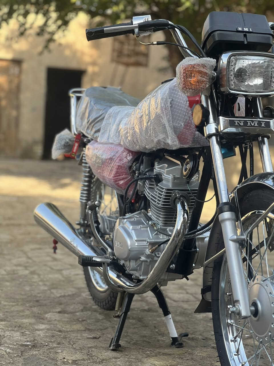 سلام عليكم دراجه للبيع أوراق سكنر صارله سبوع من معمره اول تبديله دهن مكان ميسان قرب مطعم طواحين هاذ رقم***********
