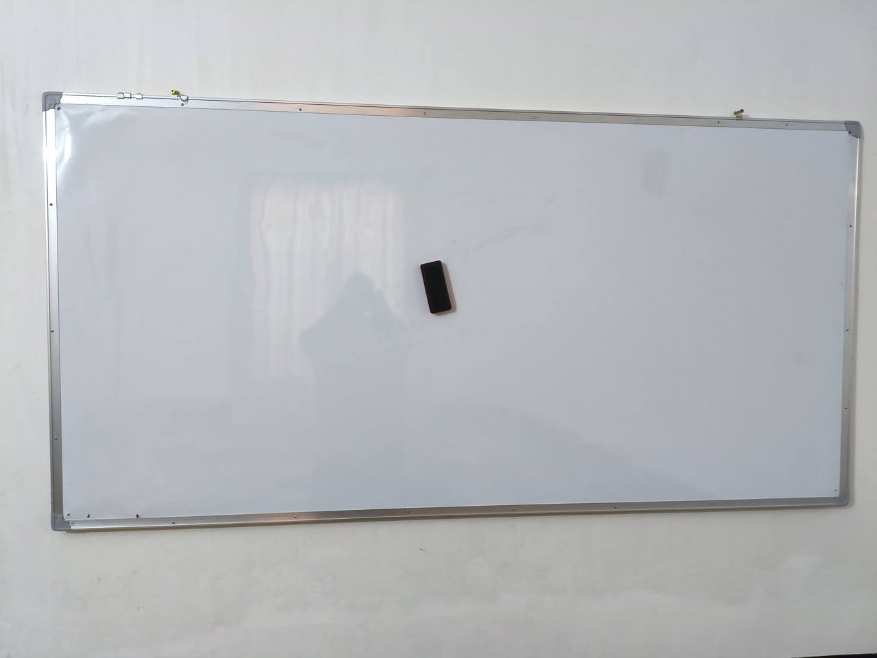 السلام عليكم سبورة جديدة للبيع واكو سبورة مستعملة كذالك.. 
للاسوفسار ***********
