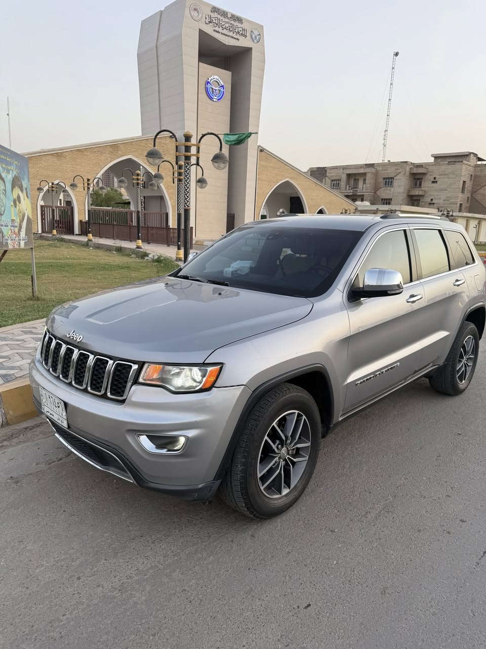 جيب لاريدو2017  فول مواصفات LIMITED

عدا البنوراما
بصمة تشغيل 
تشغيل عن بعد
فور ويل دفع رباعي

مكينة 3600 مشتغلها بيدي مكلفتني مليونين بدلت البساتم مال 14 تبديل وكاله اصلي انسى الدونز قبل اخلي محسن هسه عادي وبدون دونز

الداخل اسود

كشنات جلد 

كشنات كهرباء

صندوق كهرباء

دمامات صوت

خزن ذاكرة الكشن

حساسات م

تدفئة وتبريد امامي خلفي

اشاير بالمري 

3 انضمة قياده تحكم ستيرن 

مانع انزلاق 

تبريد قطعتين 

حساس خلفي 

شاشة اعطال 

شاشه كبيره 

كامره دواره 

تحكمات استيرن 

رادار توقف ذاتي 

حساسات خلفيه

شنو تريد مواصفات بيها

حادثها من امريكا بسيط بدون دواخل لكن ماعرفو يشتغلوها صح صابغين الصفحه ملاونين الجاملغ الخلفي والباب الخلفي ويه الامامي 

للاستفسار 

***********

مكان السياره بغداد زعفرانيه

..

السعر 210$ وبي مجال قليل
