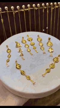 مداليات ✨ توجد موديلات اخرى داخل صفحه 
تألقي بجمالك مع مجوهرات محسن شاكر! ✨

اكتشفي روائع التصاميم التركية، الإيطالية، والخليجية
أو دعينا نبتكر تصميماً فريداً يعبر عنكِ 💖

زورينا في الكاظمية، شارع باب المراد
أو اتصلي: ***********
