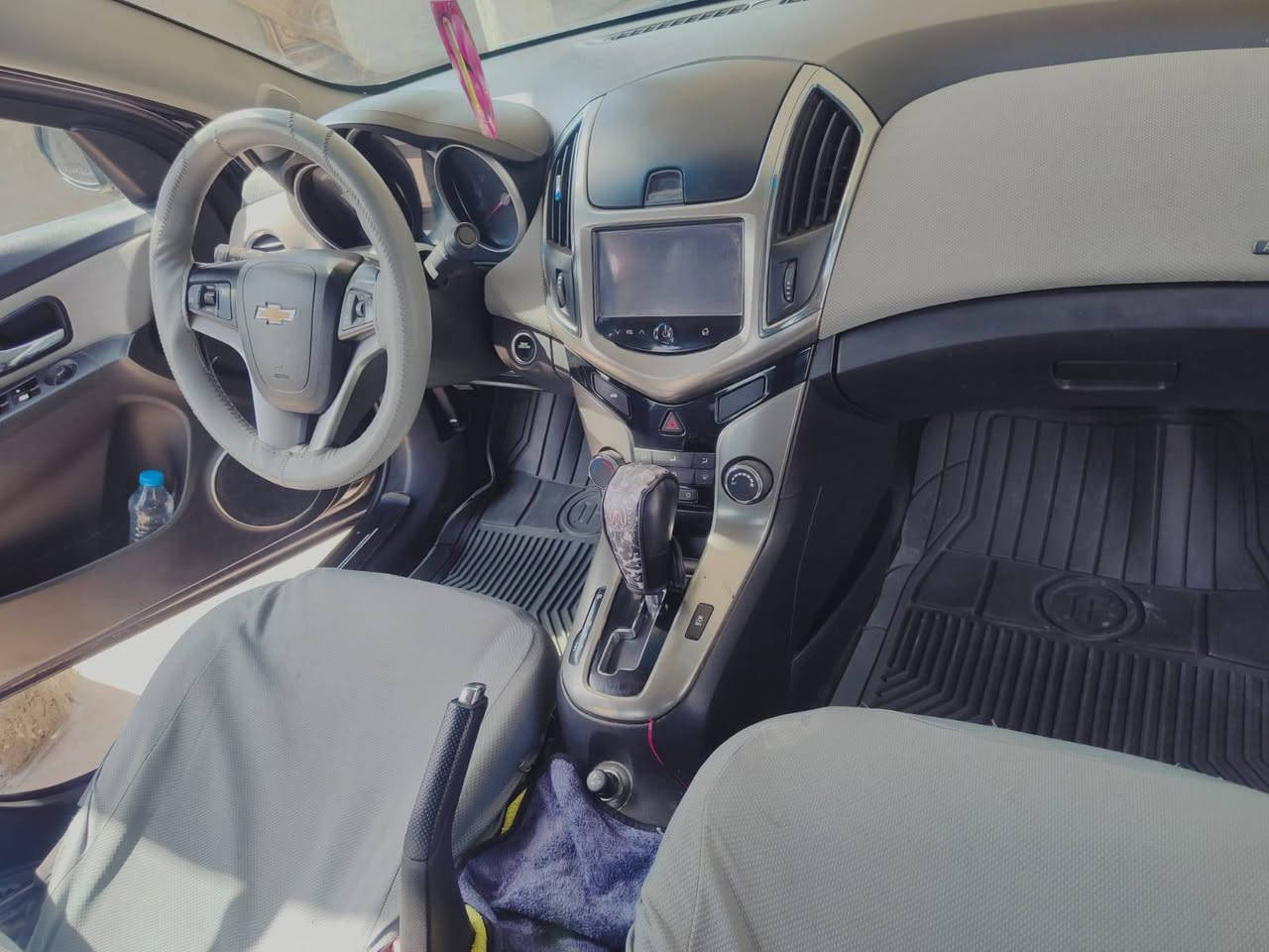 شوفرليت كروز موديل 2017 خليجي
 فول مواصفات محرك 1800 دوش المرغوب 
بصمة ( خمس بصمات ) 
كاميرا خلفية 
شاشة كبيرة 
حساسات 
اشاير بالمري 
تحكم ستيرن 
بيها جاملغ امامي صبغ فقط عكس السائق
للأستفسار ***********
