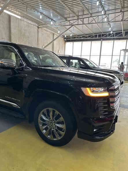 يعلن معرض بيت شريجي👑 عن وصول تويوتا لاندكروز VX limited ام الرادار الاصليه 
2023  ماشيه 40 الف لسياره مرقم بغداد فول شاشات وتطبيق  لمتد مكفوله كفالة عامه من كلشي  نستقبل بيع او مراوس العنوان كوت حي لحكيم 🧿 وسعرها 715 $ ورقه
#تويوتا_لاندكروز2023 gxr limited✈️
اللون: اسود black
عداد المسافات40km
المواصفات:  رقم بغداد فول مواصفات ١/١ رادار تحديد مسار
5 كامرات بلادي 
سماعات jpl الاصليه 
كشنات تدفئه وتبريد 🔥
سلايد(فتحة قمارة)
كراسي جلد اصلي(بيجي)
كراسي اثنين كهرباء
تبريد خلفي شاشة
شحن الهاتف لاسلكياً
ثلاجه
كروس سرعة 
خمس بصمات
فول تحكم استيرن(جهتين امامي+جهتين خلفي)
شاشة عرض الاعطال
صندوك كهرباء(شفط)
فتح صندوك تلقائيا  
دبل كير(عادي+اوتوماتيك)
ناقل حركة ٨ نمر
دبل حساس(امامي+خلفي)
نظام تحكم بمستوى الضوء الداخلي
مانع تزحلق
نظام فتح الابواب لاسلكياً
فور ويل
شاشة امامية كبيرة اصلية
شاشات خلفيه تطبيق 
كامرة خلفية اصلية
تشغيل عن بعد
دوسات كتابة landcruiser
اشارة بالمري
مري كهرباء(شفط)
لايت عدسة زنون(عالي+ناصي)
لد امامي
#ويل_20_الجديد_كليا
#سستم_صوت
مدخل
CARPLAY
‏BLUETOOTH 
‏AUX
‏I POD
‏USB
‏CD

للاستفسار الاتصال بِنَا على الأرقام التاليه

  حسنين ‭0771 508 5598‬ واتساب او اتصال
