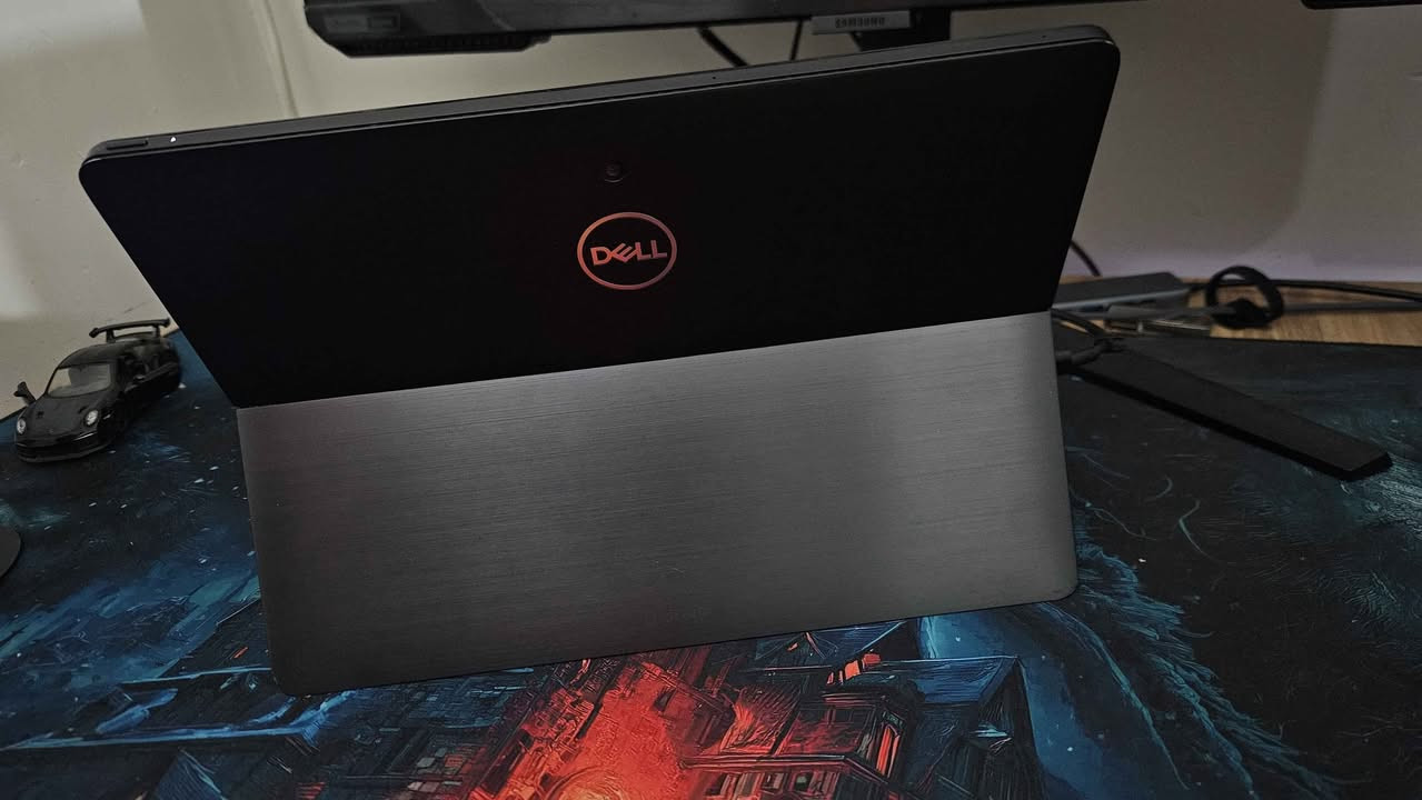 تابلت dell لمس 10 أصابع
I5 8250U
8gb ram
256 ssd m.2
كرت الشاشة مدمج
مع شاحن 65w type C اصلي 
مناسب للاستخدام اليومي والبرامج المكتبية
معجون حراري جديد
سبيكرات + كاميرا أمامية وخلفية
قابل للتدوير
وزن جداً خفيف جسم معدني بالكامل

يحتاج تبديل بطارية فقط⚠️ 
مكاني بغداد
التواصل على الرقم او الواتساب فقط
*********** 

السعر 220 الف بغداد, العراق

