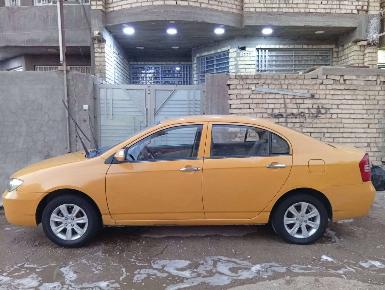 اليفان 620
مكفوله من ضربه وصبغ بيه ضربه صغير بالباب سايق 
كير محرك تبريد كله جديد كير عادي صدر ٦٠بالميه نضافه رقم بغداد بسمي سعر 45وبيهه مجال مكان سياره سيديه *********** سياره ماشيه 102حقيقي
