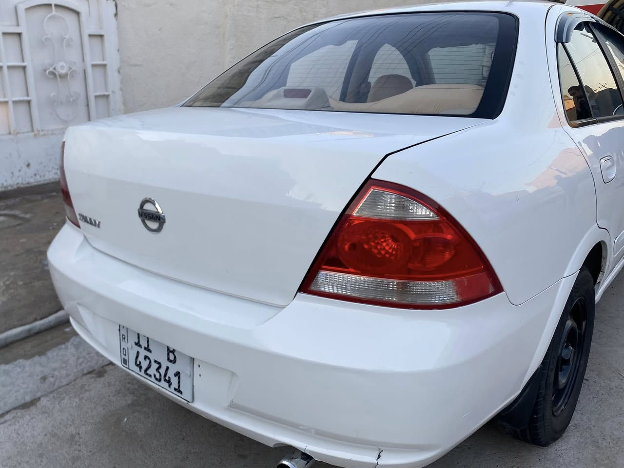 السلام عليكم
سني ٢٠٠٩ للبيع 
رقم بغداد الجديد باسمي 
تخم تاير باتري دوشمة جدد 
بيهة قطعتين ونص صبغ 
مكاني بياع 
سعرها ٨٧$ وبيهة مجال
***********
