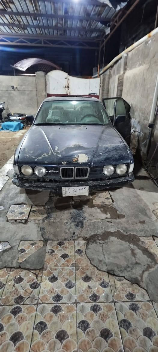 السلام عليكم بي ام دبليو للبيع كيره ياخر بل اول ول ثاني ول باقي النمر عادي اني ابيع هل موجود دعاميته موجوده ابيع رقم بغدلد موازي مالكه اني مكاني حله الحمزة الغربي السعر ٢٣ورقه وبيه مجال عليه غرامه 500ينكطعن منه ***********
