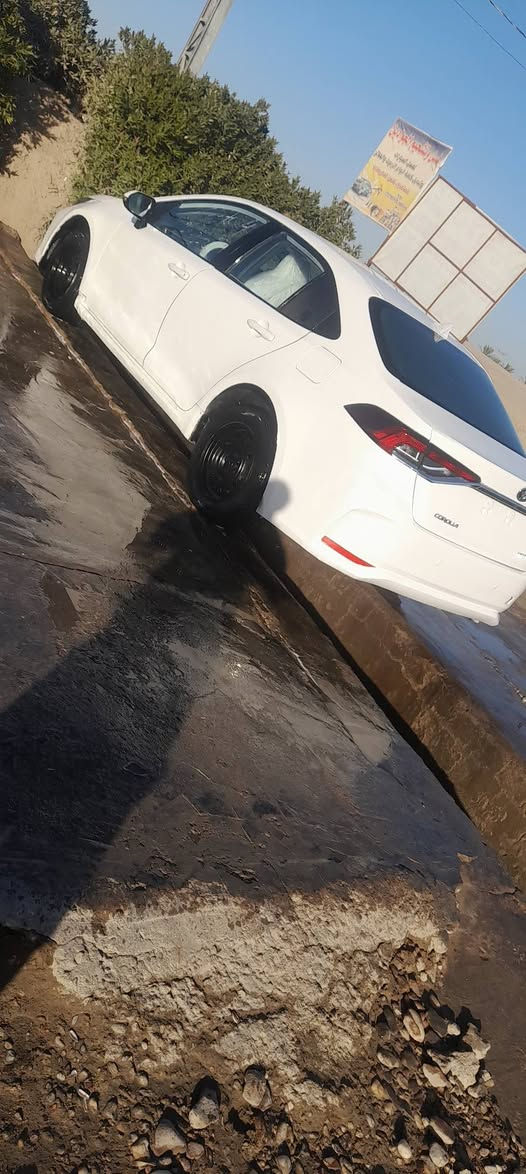 السلام عليكم سياره كورله هايبرت مديل ٢٠ بدون رقم اي محافضه تترقم سياره بيه ٤ قطع تبديل ومصبوغه عام سياره ماشيه ٣٤الف نضيفه مكاني ناصريه سوك الشيوخ مراوس او بيع ***********
