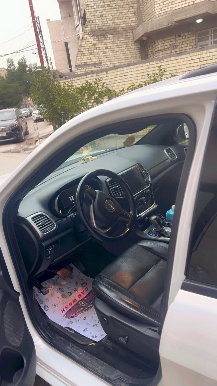 سلام عليكم جيب ‏شيروكي مديل 22سياره كلش حلوه ونضيفه حادث كلش حلو. ***********
