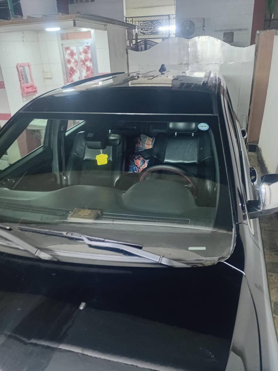 جيب شيروكي لاريدو ١٧ وارد امريكي كلين تيتل مكفوله بدون ضربه وبدون صبغ رقم شمالي مكينه وكير بالكارتون تخم تاير جديد بدون فتحه مكانها الصويره للاتصال 
*********** 
***********
ابوحسن &
