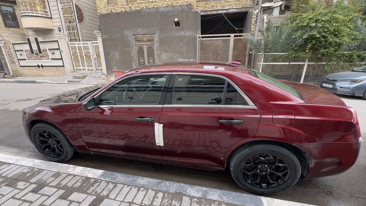 اوباما 2016 اصل وارد امريكي 

محرك V6
3600cc سعة
300C فئة
موديل 2016
ماشية 238الف ع المحرك القديم.              
و10الف ع المحرك الجديد قابل للزيادة
فور ويل ملغي (تو ويل)

محرك جديد بالكامل

كَير خالي من اي مشاكل شرط الفحص (كفالة).

راديتر ، فان ،جاينات ،واتر بم ، ولفات (نظام تبريد المحرك بالكامل كفالة جديد).

كهربائيات كفالة بدون اي مشاكل شرط الفحص.

السيارة استخدام خاص ما مشتغلة خط.

رقم ذي قار مشروع وطني لون احمر غير محدد باسمي تحويل مباشر..

الضرر :
حادث امريكا مدكر خلفي جهة اليسار (بارد وصبغ) + باب خلفي (مبدل)
بالعراق جاملغ امامي جهة اليمين (مبدل فقط).
شواصي سليمة...
بنيد مبدل اسود للجمالية
باب سائق مفتوح بدون تبديل

السعر 160
مكان السيارة بصرة ياسين خريبط
 واتساب ***********
