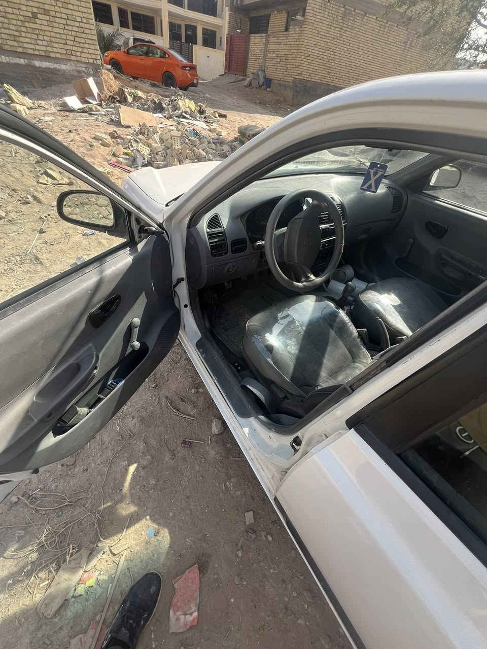 سلام عليكم عدي اكسنت فيرنا موديل 2004
السياره بسمي رقم إنكليزي بغداد مكينه وكير خير من الله 
بيها بنيد وجاملق صبق ولباقي مكفول تبريد بس نقص غاز 
كير عادي السعر 57 بيها مجال ***********
***********
