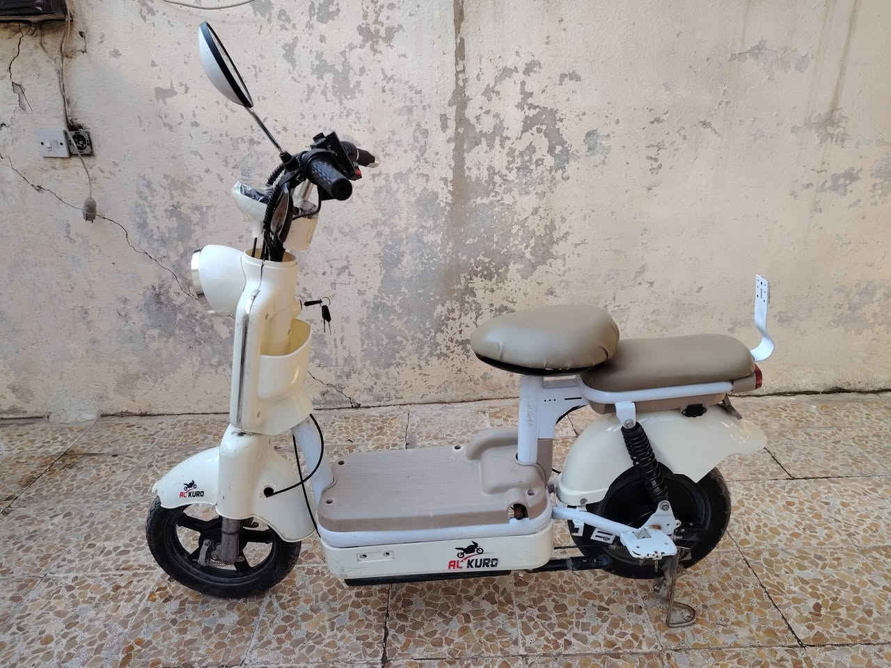 سلام عليكم ورحمه الله وبركاته
دراجه شحن نوعيه سبورت
شغال كامل بس بدون بطاريات 
السعر (100) الف
مكاني #الموصل دواسه خارج فرع المطورات
رقم الهاتف للتواصل (***********)
