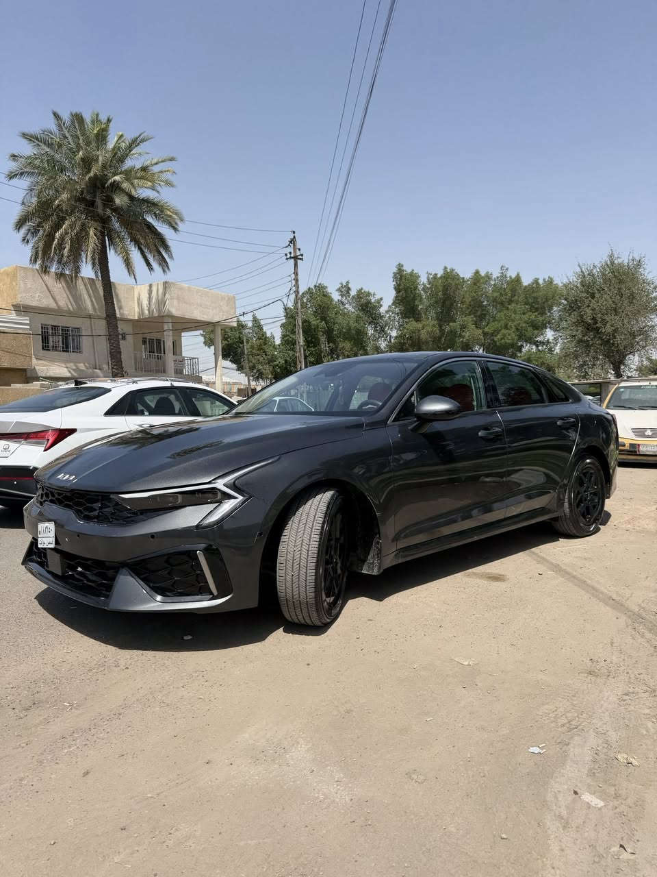 سلام عليكم 
كي فايف 2025
دخول جديد بدون لوحات
عداد المسافه 14000وقابل لزياده
حادث السياره بنيد تبديل نفس لون 
صبغ جاملغ امامي وخلفي وقبق جنطه 
السعر ١٥٠ وبيها مجال 
مكان السياره بغداد الدورة شارع الطعمة 
للاستفسار واتساب 
***********📞
