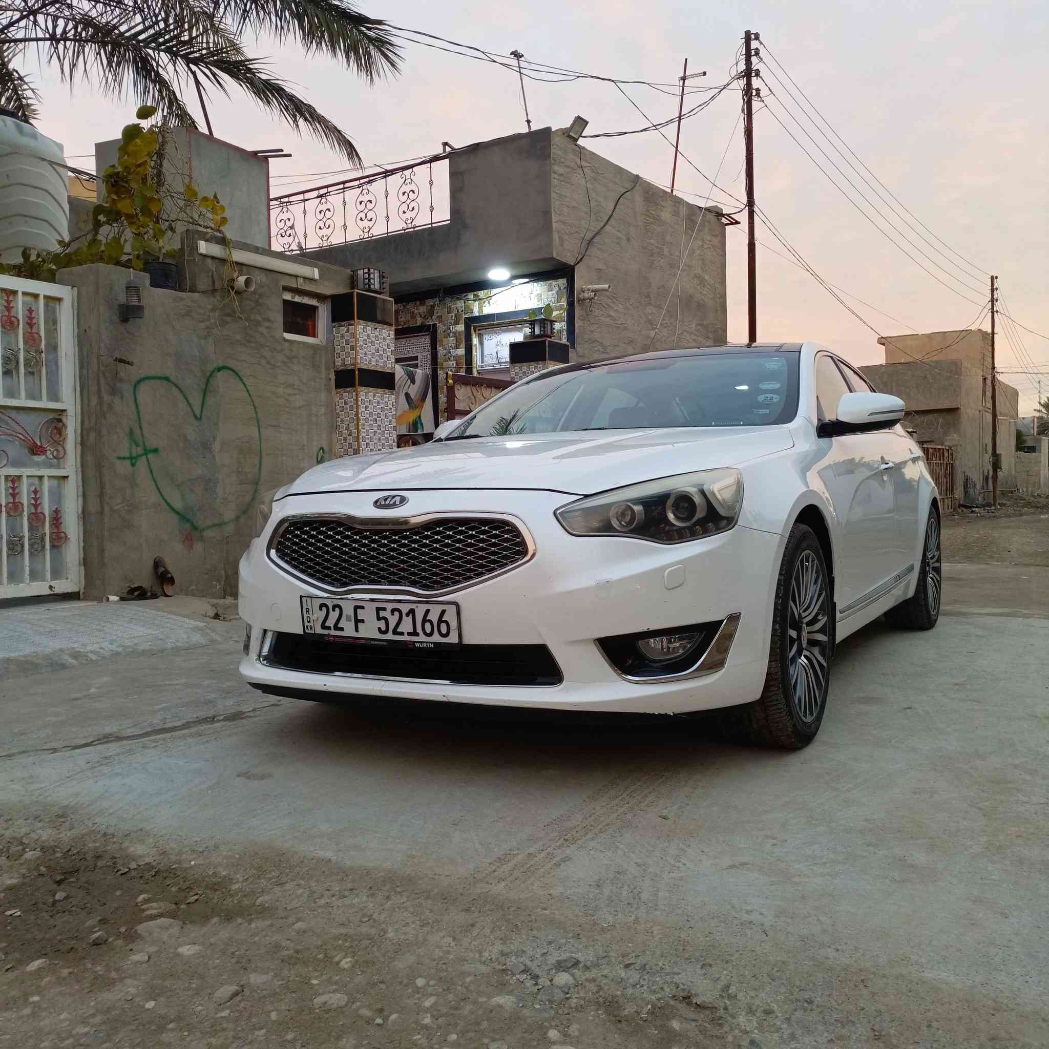 سلام عليكم
كيا كادنزة 15 خليجي فول الاخير بسمي 
سعرها 145 بيها مجال قليل 
***********
