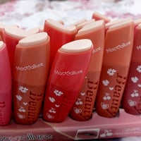 صبغ اظافر ٢٤قطعة • حمره ٢٤قطعة • مسكارا حاجب ٢٤قطعة