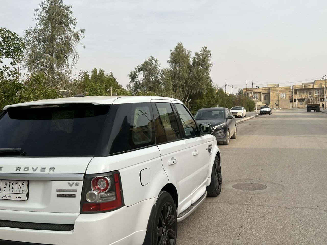 السلام عليكم 
رانج روفر موديل 2013 خليجي شركه سردار 
فول مواصفات 1/1 شنو بالك بيها مواصفات لرانج معروفه 8 سلندر العادي المرغوب بيها صبغ قطعتين فقط والباقي كفاله .  جاهزه للاخير تخم تاير كهربائيات تبريد تدفى كير مكينه حداديه امامي خلفي باتري جديد مينصرف عليها سعرها 133$ وبل خير على الي يأخذها. ***********
