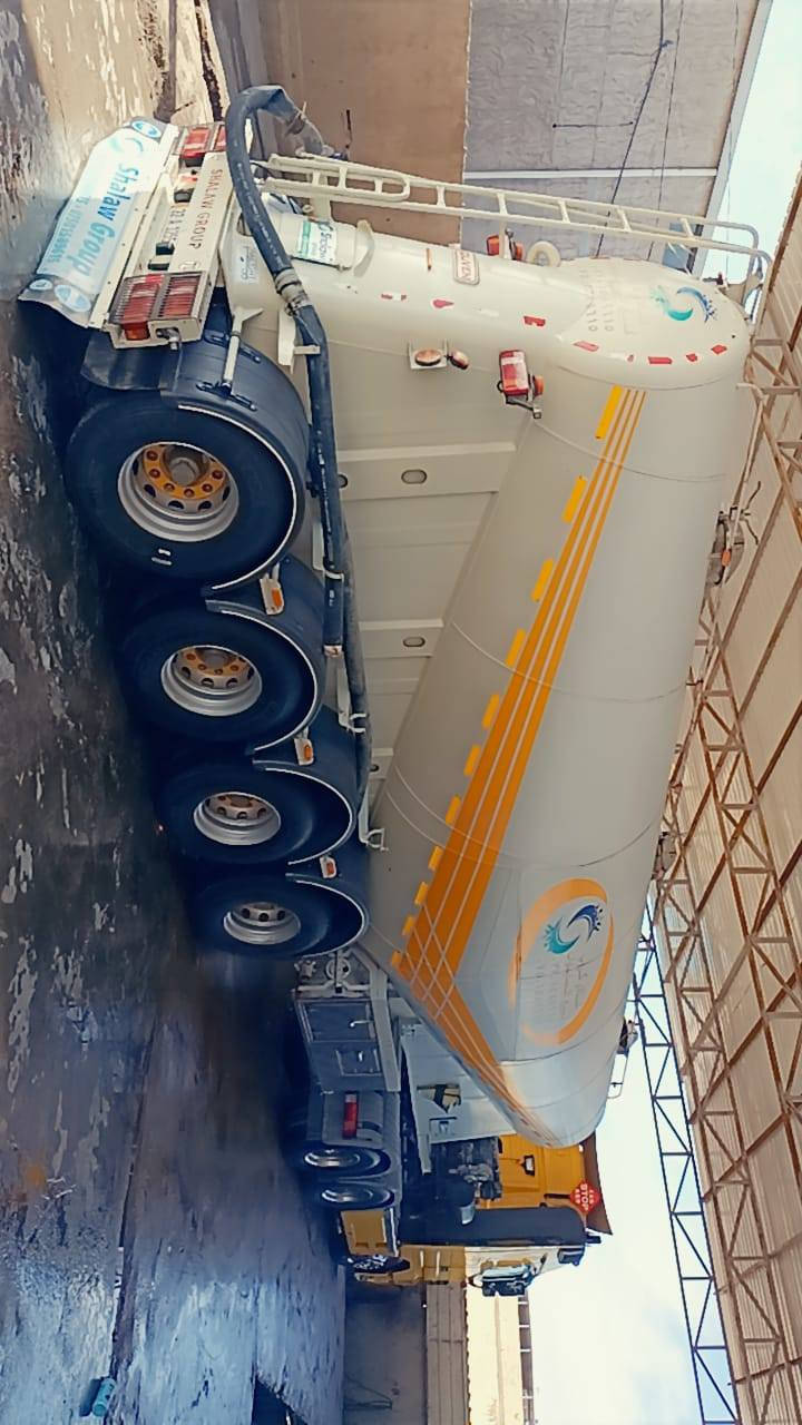 سلام عليكم  سايلو اكتروز مديل2006محدثه2013
مربوطه سايلو رقم اربيل الجديد ( الدولي ) السنويه لل نهايه ٢٧
بأسمي  السياره
السياره خير من الله 
كير ومكينه  وشاصي شرط الفحص محرك 6v
المواصفات/ 
سنكل سحال مزوج
ويل راس كروم
تدفئه تبريد فول 
كامرا حساس امامي
السياره اوتماتيك عرجه 8 نمر 
ثلاجه داخليه شغاله
بطل 21 شالاو اكروب 50 طن 
4 دناكير 3 رفاع واحد ثابت
جاهزه للعمل 
السعر 8شدات ونص 
لستفسار/ ***********
***********
