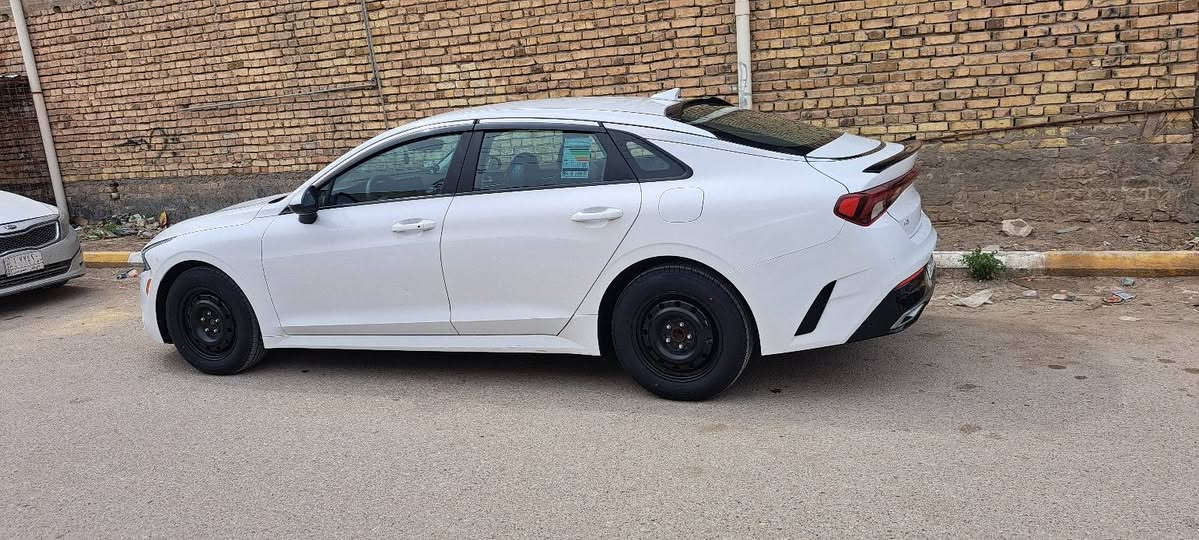 السلام عليكم كيا فايف 2023وارد اريكي تبديل بنيد فقط 1.600تيربو ماشيه 30الف ميل رقم كربلاء حره بسمي السعر 185$وبيها مجال العنوان ناصريه مركز رقم تلفوني ***********
