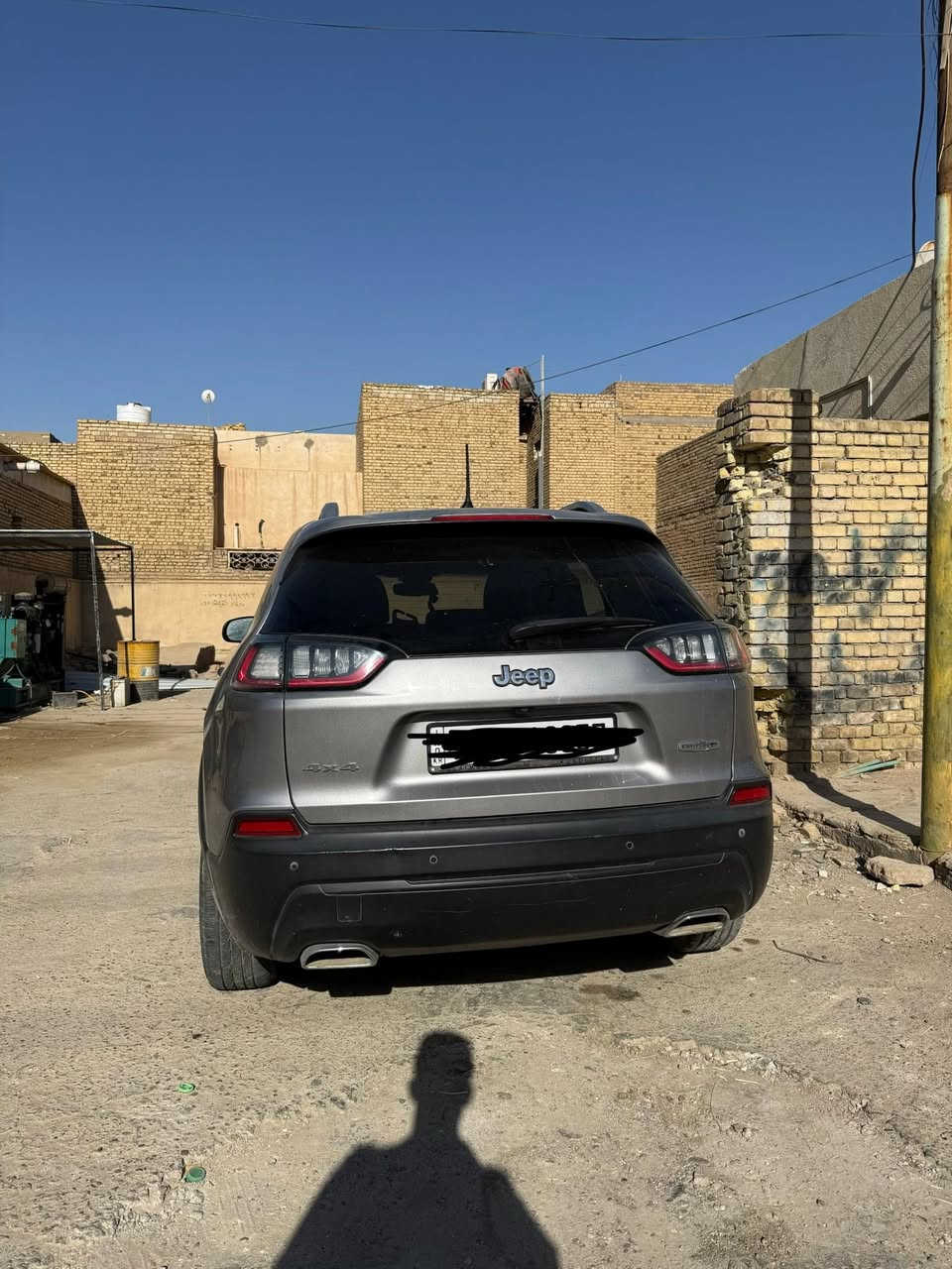 جيب بزون 21 فول مواصفات 
رقم شمالي سليمانية (وكالة باسمي)
6 سلندر 
ماشية (60km) 
حادثها تبديل بنيد فقط 
 مكاني ميسان
الرقم ***********

سعرها 158 
عوزها نواقص قليله
