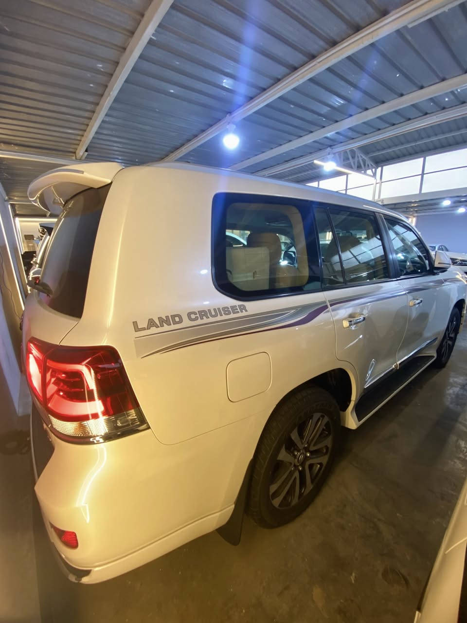 السلام عليكم لاندكروزر (2019) بريم أصلي رقم بغداد الجديد ماشيه 46 الف حقيقي شرط بريم اصلي 6 سلندر كراند تورنك
8 ايرباك ديفيدي طفاية صندوق كهربائي كراسي كهربائية اصل
السيارة مكفولة من ( الصبغ والتبديل والفتح والتعديل ) شرط الفحص على ايد وحدة السيارة بصمات2 فرشات كامله 
جلد اصلي ومدوشمه مخمل من هيا زيرو 
مكان السيارة بغداد النهضة بيع فقط
***********
$55,500
