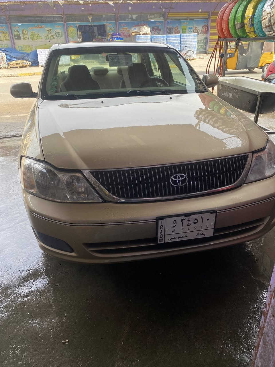 السلام عليكم
لبيع افلون موديل 2004 وارد امريكي طختها بجاملغ امامي مبدل جاملغ والبنيد صفحة اليمنة الجاملغ مصبوغة حزام سيارة فول موصفات فتحة سقف كشن كهرباء وباقي الموصفات معروفة مكينة وكير مكفولات جاهزة من كلشي 
مكان السيارة بغداد 
الرقم ***********
