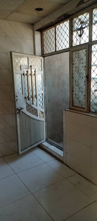 مشتمل طابق ثاني للايجار  مساحه 120م  مطبخ صحيات صاله غرفه نوم صطح كبير...