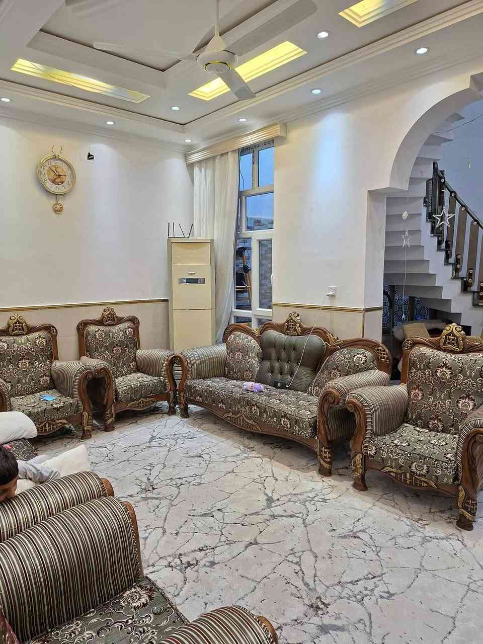 السلام عليكم
بيت للبيع في الجغيفي الثانيه قرب أسواق البياع مساحه 200متر ارض بجر 
بناء درجه اولى اربع غرف نوم مع صاله وهول داخلي للطابق الارضي وكذلك الطابق الثاني نفس تصميم الطابق الارضي ومطبخ وصحيات  داخليةعدد2وخارجية عدد1
السعر 190وبي مجال
 للاستفسار ***********
