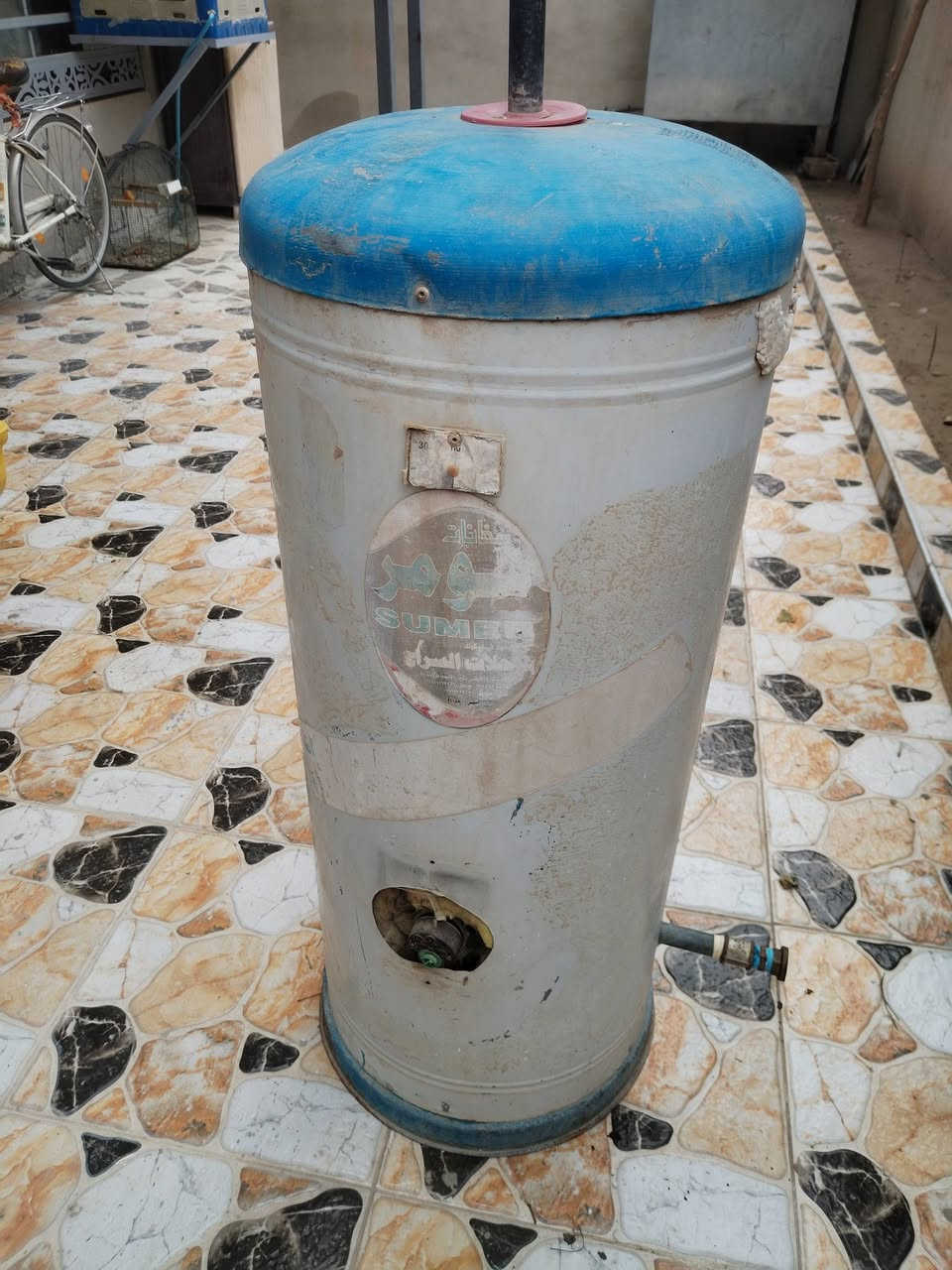 كيزر للبيع نظيف بدون اي عيب السعر ٧٥ للإتصال *********** أو من الخاص وبيه مجال العنوان كركوك حي الأسرى والمفقوين
