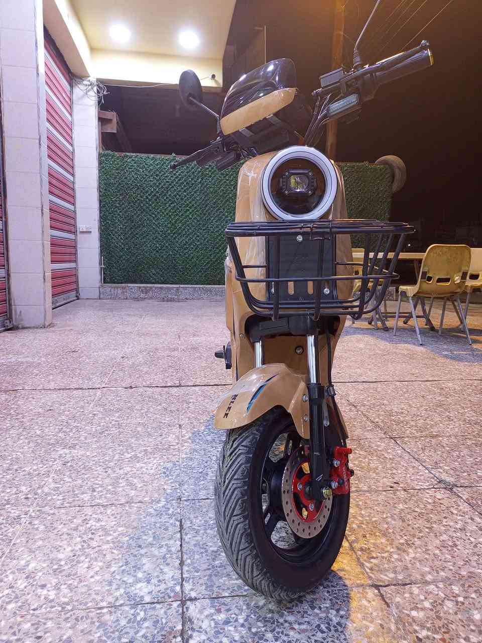 السلام عليكم                                                                      دراجه شحن R9نضافه 90 بالميه المواصفات شاشه تحددلك اي عطل بدراجه لايت عالي ناصي رماش مسجل نضام بارك نضام تحذير نضام Rرجوع للخلف سله أشير يمنه يسره 5بطاريه 32امبير.                                                              للاستفسار الاتصال على الرقم ***********
