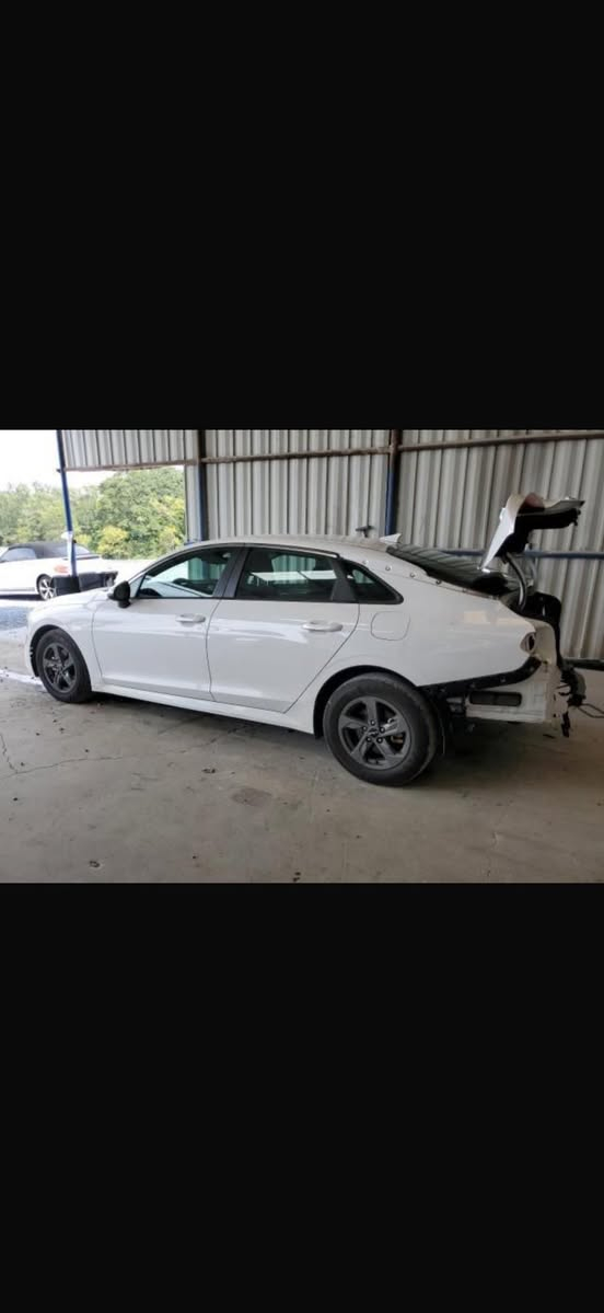 سلام عليكم شباب كي فايف 2022 ماشيه 82 مايل ضرر امريكا كدام عينك وجتي بيها كلير بنيد وجامرلغات اماميه بدون فتح برغي سعرها 155 اتصل ***********
