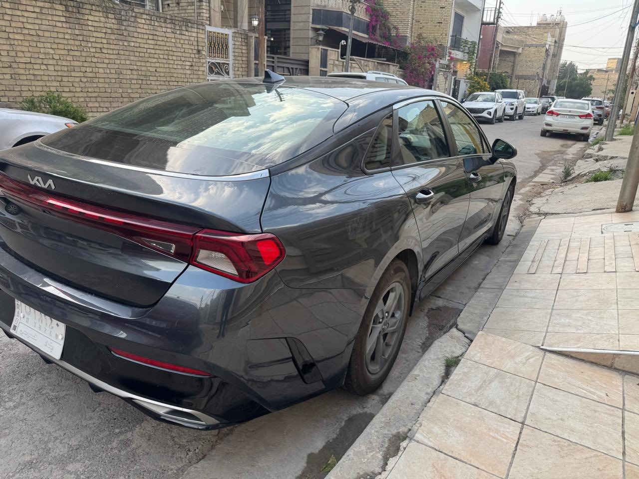 🚗 للبيع: KIA K5 LXS موديل 2023 - بحالة جيدة جداً🚗
لأصحاب الذوق والتميز، متوفرة الآن كيا K5 فئة LXS سيارة توب بالنظافة والمواصفات، وجاهزة للاستخدام.
🔹 المواصفات الفنية:
• المحرك: 1600cc Turbo (اقتصادي وقوي جداً).
• ناقل الحركة: 8 سرعات.
• الممشى: 40 الف ميل فقط 
• الوارد: أمريكي.
🔹 المواصفات الخارجية والجمالية:
• اللون: فيلي ملكي مميز.
• الداخلية: مخمل أسود بتصميم رياضي.
• العزل: دبل جام (عازل للضوضاء والحرارة) لراحة تامة أثناء القيادة.
🔹 الأنظمة والتقنيات:
• أنظمة الأمان: رادار أمامي، نظام تحديد مسار، نظام النقطة العمياء.
• التكنولوجيا: شاشة كبيرة تدعم Apple CarPlay و Android Auto 
• الراحة: تشغيل عن بعد، بصمة أبواب، فتح الصندوق الذكي
🔹 حالة السيارة:
• السيارة نظيفة جداً (أشبه بالجديدة).
• الضرر: تبديل بنيد مع جاملغ الايمن فقط (بدون أي لغد أو حادث داخلي).
• ⁠مع وجود طخة بسيطة في الجاملغ الخلفي الايسر
• الايرباكات: سليمة 100% (بدون ايرباك).
• الرقم: بغداد (التحويل ثاني يوم مباشرةً).
💰 السعر: $15،000 (شدة و 50 ورقة) - 
📍 الموقع: بغداد - الدورة / حي الكفاءات.
📞 للتواصل والاستفسار: ***********
