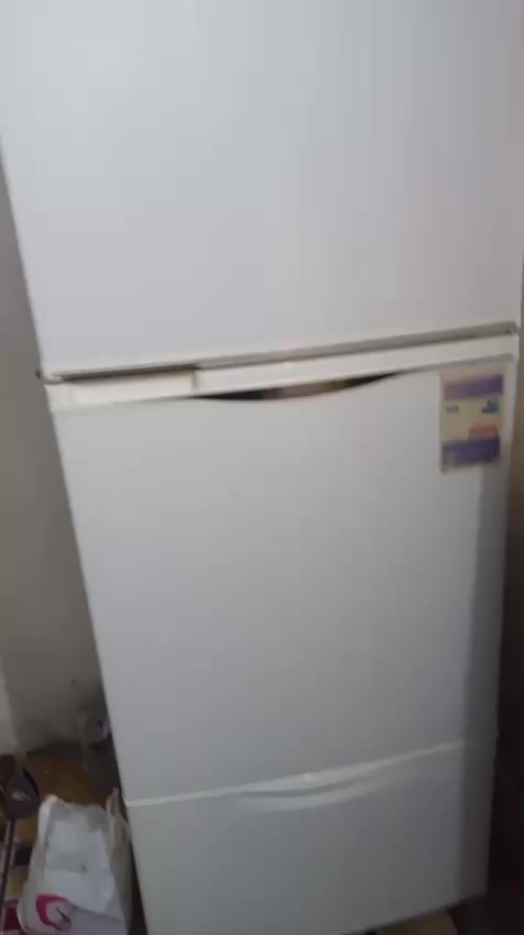 السلام عليكم ثلاجة الحجم الكبير جاهزه اخت الجديده خير من الله ماطابه تصليح السعر 350هاتف***********العنوان بغداد
