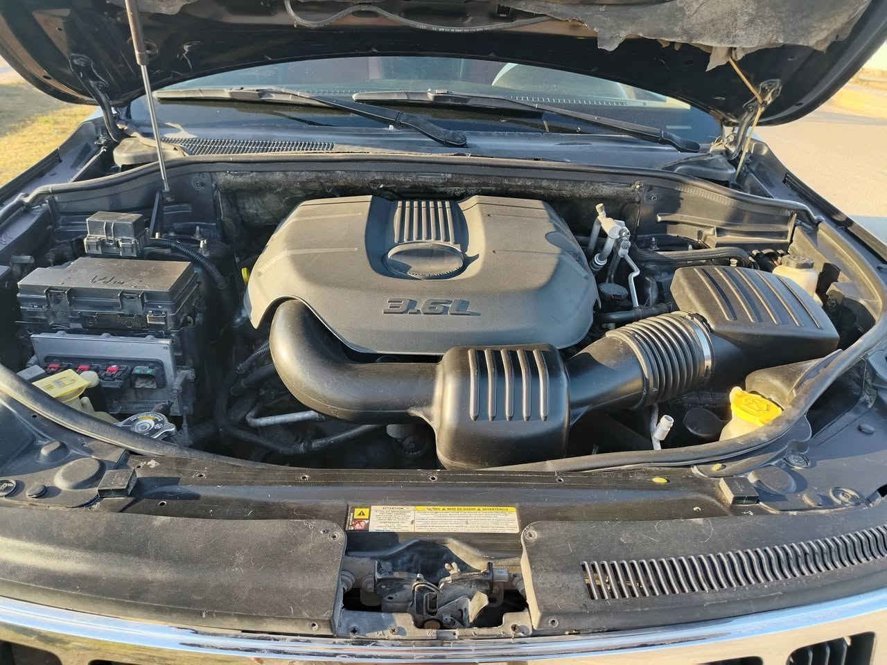 السلام عليكم جيب امريكي  موديل2011 رقم بغداد الدولي تحويل ثاني يوم مكفولة كفالة عامة من الصبغ والتبديل والفتح والشخوط  محرك 3600 غير مفتوح    المواصفات بصمة ابواب وتشغيل كشنات جلد شاشة كاميرا خلفية كشن كهرباء وباقي المواصفات المعروفة السيارة جديدة كلش دينار متصرف عليها للبيع فقط السعر 170 ورقة بيها مجال بسيط حق الجية للاستفسار *********** مكان السيارة بابل
