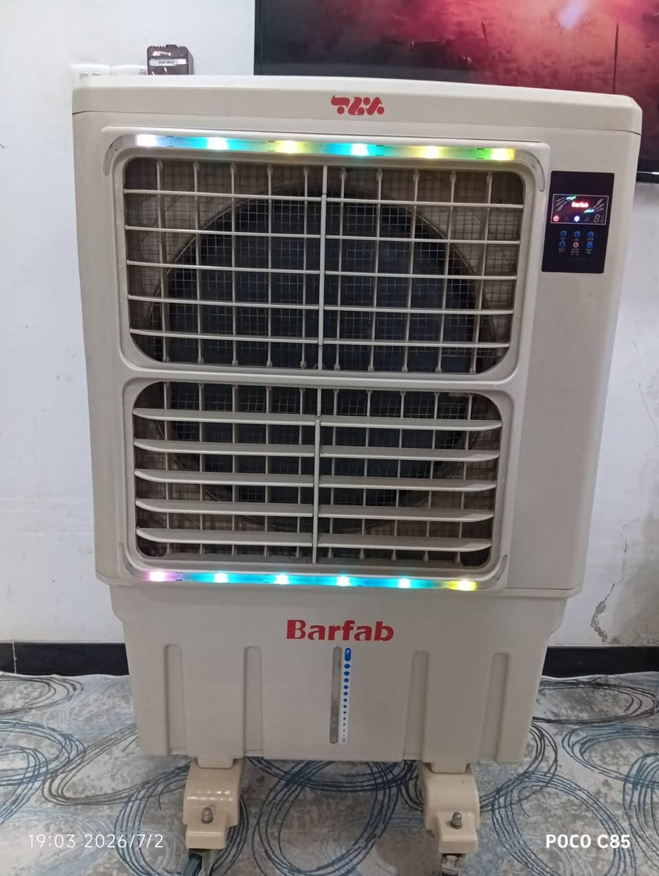 للبيع 
مبردة حجم كبير 
نوعية برفاب اماراتي 
نظيف كلش وشرط الشغل 
نشرة ضوئية تحكم ريموت كنترول 
ثلاث سرع تبريد ثلج 
شاشه عرض 
تحديد مستوى الماء 
السعر 225 ألف وبيها مجال 
العنوان ناصرية حي اور 
تواصل واتساب ***********
