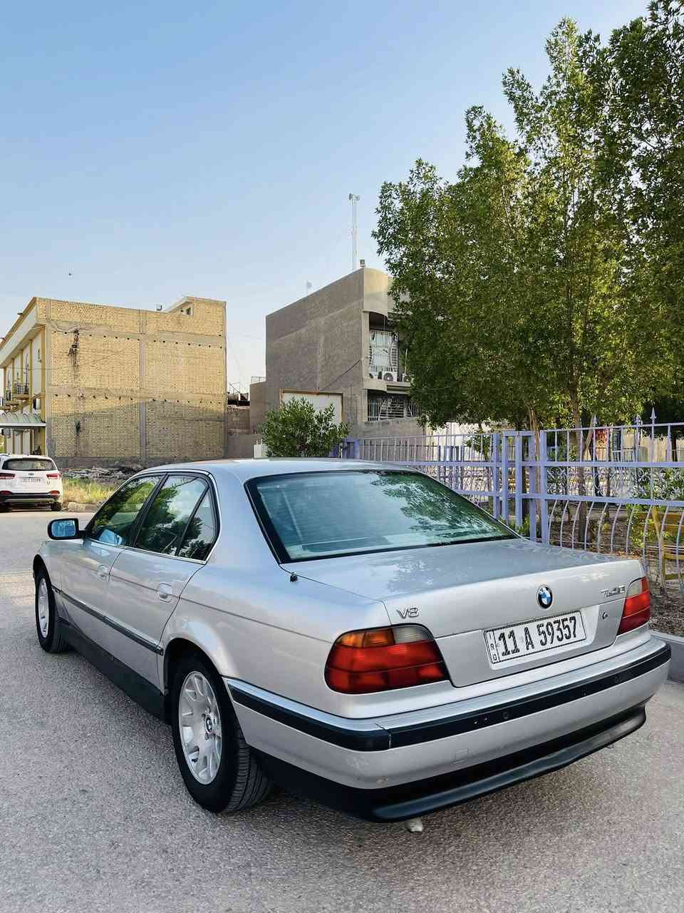 السلام عليكم BMW E38 خفاش للبيع او المراوس موديل 1995 محدثه 2000 بالكامل حجم 740 اصل مكينه وكير وتفرعات كلها السياره 40 
مكينه وكير كلش نضيفات تبريد شغال وثلج حداديه امامي خلفي كله جديد كهربائيات كلها شغاله سلايت جام شغال كشنات كهرباء وتدفئه ستيرن كهرباء دبل جام وكلهن شغالات ادامه كامله لمنضومة البانزين سنتر لك شغل تصعيد وتنزيل الجام من السويج السياره كلش حلوه وبدون نواقص ترايك وين متريد شرط 
رقم بغداد بأسمي هزه ورقم دولي جديد سنويه الى 2031 
بيها ضرر بالجاملغ الامامي الايسر 
السعر 65 وبيها مجال تعال شوف السياره وخادم مكاني كربلاء طويريج رقمي *********** 
***********.
