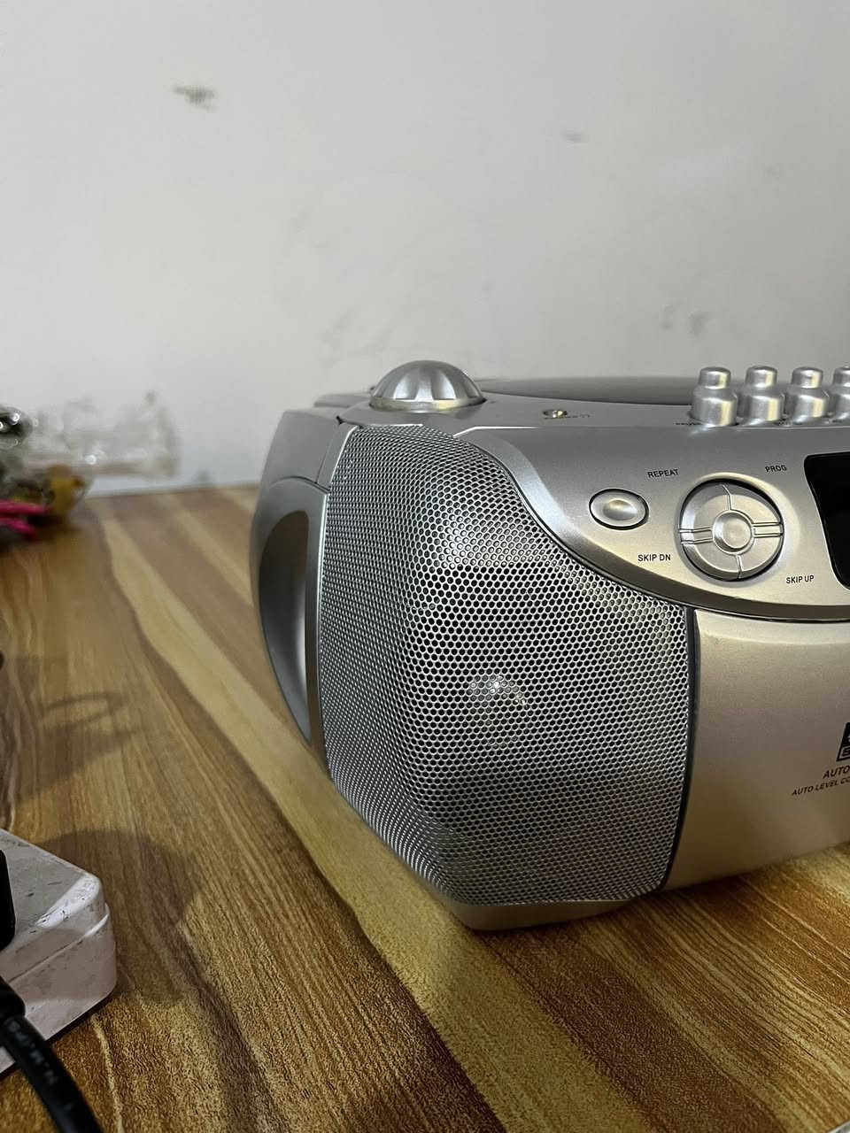 مسجل بوش شغال فقط قرص لا يعمل والاريل ماكو كاسيت شغال وراديو سعر ١٧ والتوصيل مجاني


**إذا كنت صاحب هذا الإعلان وتريد حذفه لأي سبب، رجاءا أرسل رسالة إلى الدعم الفني**